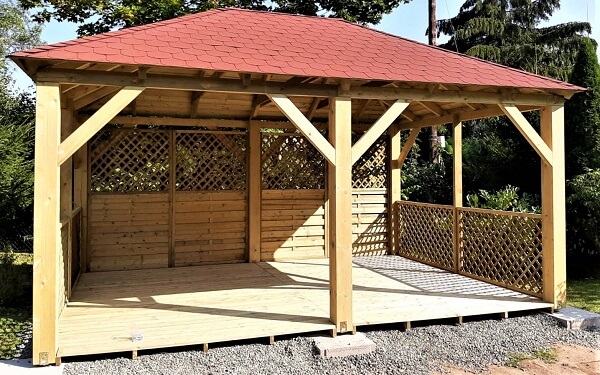 Eine Pergola gehört unbedingt in den Garten