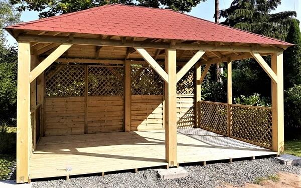 Eine Pergola gehört unbedingt in den Garten