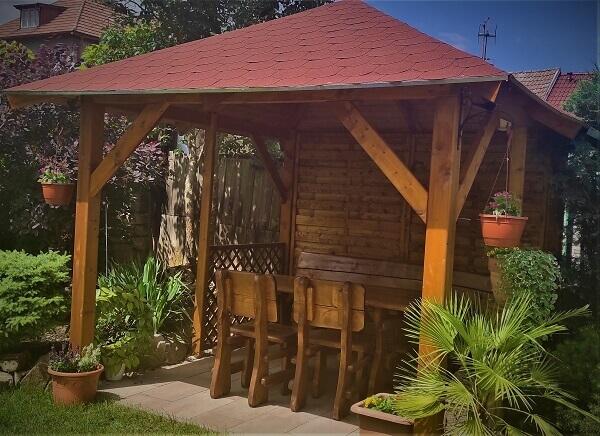 Pergolen und Pavillons aus Holz: Natürliche Schönheit für Ihren Garten